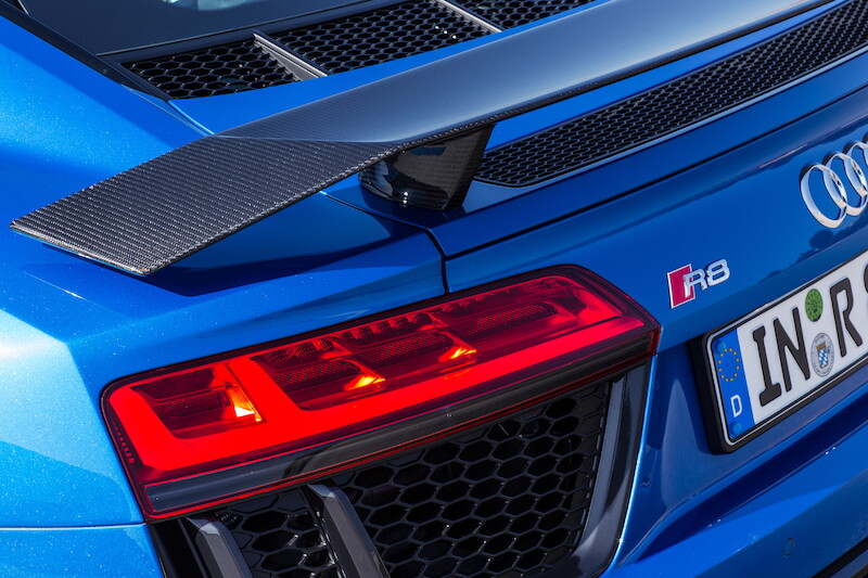 Audi R8 V10 Plus - niebieski Ara